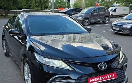 Toyota Camry, 2021 год, 1 900 000 рублей, 3 фотография