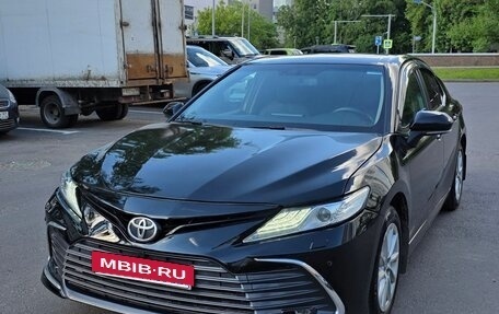 Toyota Camry, 2021 год, 1 900 000 рублей, 2 фотография