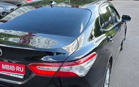Toyota Camry, 2021 год, 1 900 000 рублей, 10 фотография