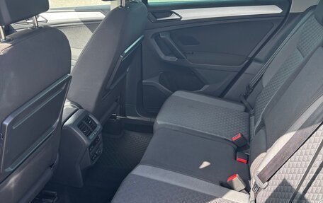 Volkswagen Tiguan II, 2018 год, 3 200 000 рублей, 13 фотография