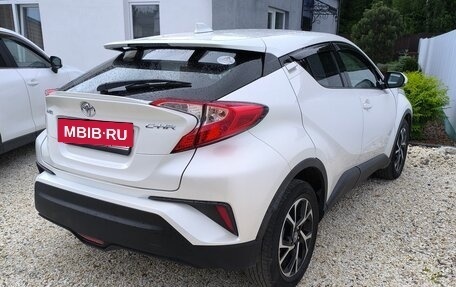 Toyota C-HR I рестайлинг, 2021 год, 2 850 000 рублей, 2 фотография
