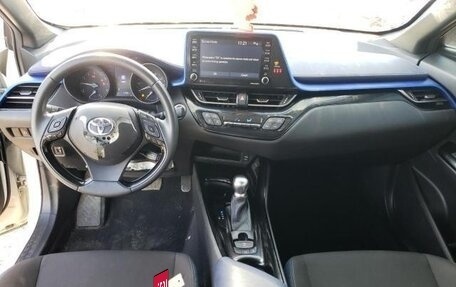 Toyota C-HR I рестайлинг, 2021 год, 2 650 000 рублей, 7 фотография