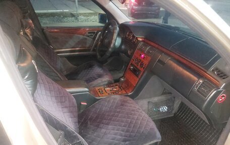 Mercedes-Benz E-Класс, 1998 год, 475 000 рублей, 4 фотография