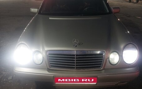 Mercedes-Benz E-Класс, 1998 год, 475 000 рублей, 3 фотография