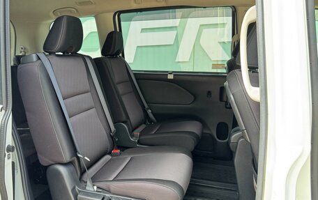 Nissan Serena IV, 2018 год, 1 999 000 рублей, 14 фотография