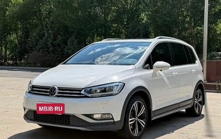 Volkswagen Touran III, 2022 год, 2 000 000 рублей, 5 фотография