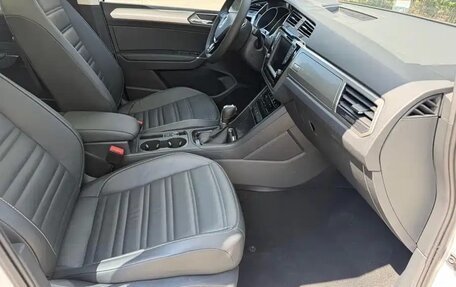 Volkswagen Touran III, 2022 год, 2 000 000 рублей, 16 фотография