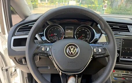 Volkswagen Touran III, 2022 год, 2 000 000 рублей, 19 фотография