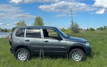 Chevrolet Niva I рестайлинг, 2010 год, 375 000 рублей, 5 фотография