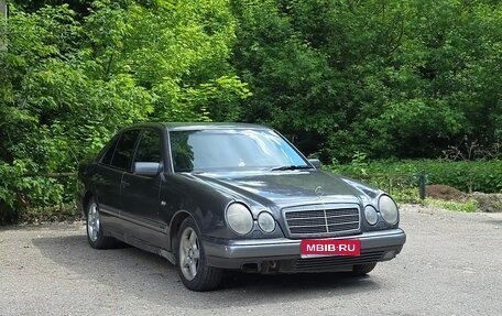 Mercedes-Benz E-Класс, 1997 год, 450 000 рублей, 1 фотография