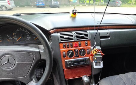 Mercedes-Benz E-Класс, 1997 год, 450 000 рублей, 3 фотография