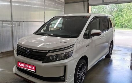 Toyota Voxy III, 2015 год, 1 950 000 рублей, 1 фотография