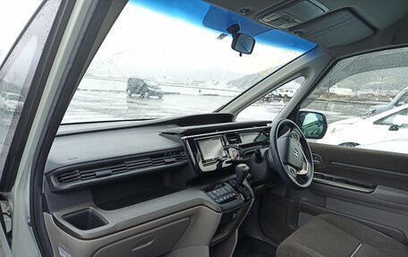 Honda Stepwgn IV, 2017 год, 1 850 000 рублей, 16 фотография