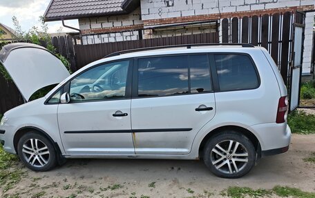 Volkswagen Touran III, 2008 год, 700 000 рублей, 4 фотография