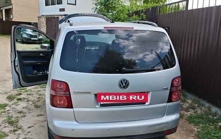 Volkswagen Touran III, 2008 год, 700 000 рублей, 2 фотография