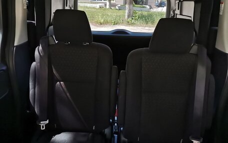 Toyota Voxy III, 2015 год, 1 950 000 рублей, 6 фотография
