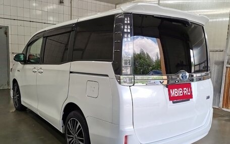 Toyota Voxy III, 2015 год, 1 950 000 рублей, 3 фотография