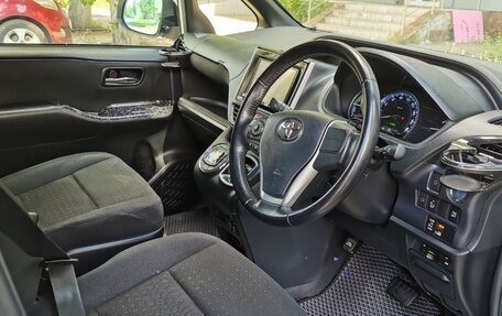 Toyota Voxy III, 2015 год, 1 950 000 рублей, 9 фотография