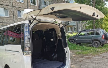 Toyota Voxy III, 2015 год, 1 950 000 рублей, 12 фотография