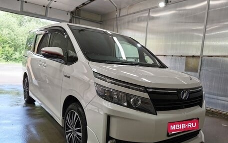 Toyota Voxy III, 2015 год, 1 950 000 рублей, 2 фотография
