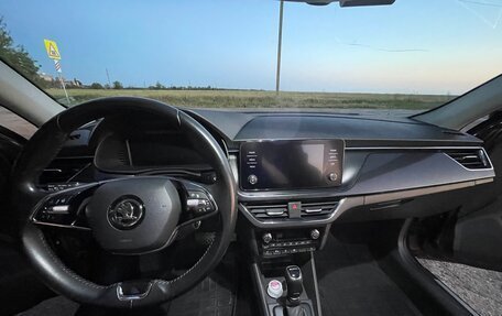 Skoda Rapid II, 2022 год, 2 100 000 рублей, 21 фотография