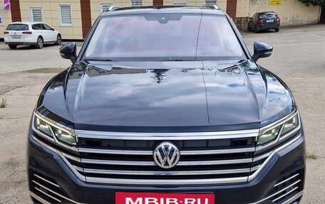 Volkswagen Touareg III, 2019 год, 5 990 000 рублей, 2 фотография