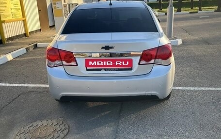 Chevrolet Cruze II, 2010 год, 650 000 рублей, 3 фотография