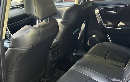 Toyota RAV4, 2020 год, 3 200 000 рублей, 5 фотография