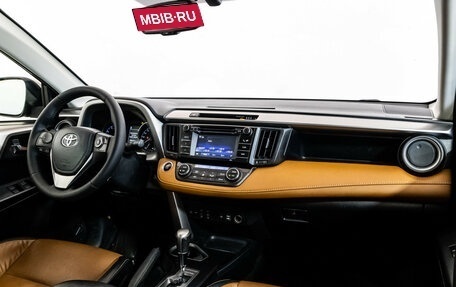 Toyota RAV4, 2016 год, 1 899 000 рублей, 10 фотография