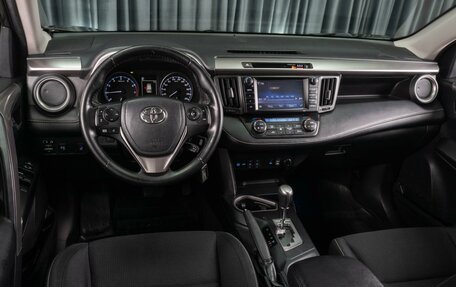 Toyota RAV4, 2017 год, 2 299 000 рублей, 6 фотография