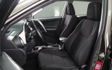Toyota RAV4, 2017 год, 2 299 000 рублей, 10 фотография