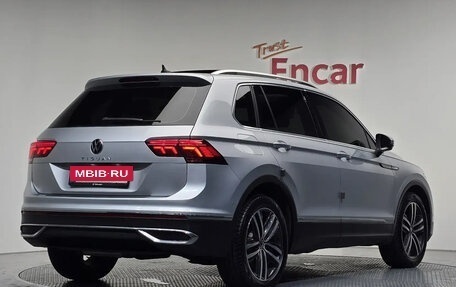 Volkswagen Tiguan II, 2021 год, 2 300 002 рублей, 2 фотография