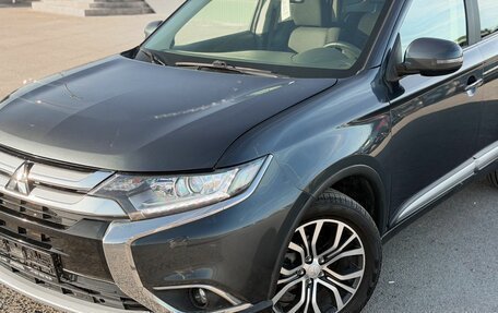 Mitsubishi Outlander III рестайлинг 3, 2018 год, 1 790 000 рублей, 2 фотография