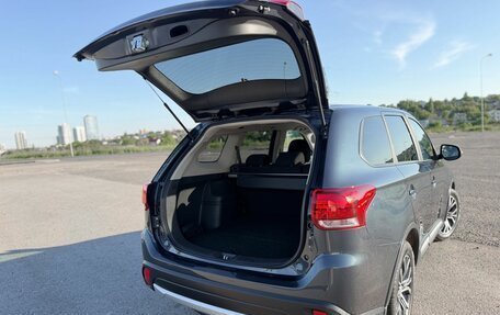 Mitsubishi Outlander III рестайлинг 3, 2018 год, 1 790 000 рублей, 12 фотография