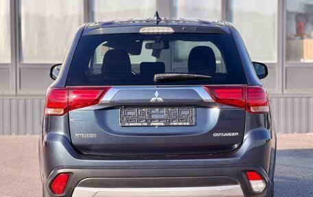 Mitsubishi Outlander III рестайлинг 3, 2018 год, 1 790 000 рублей, 9 фотография