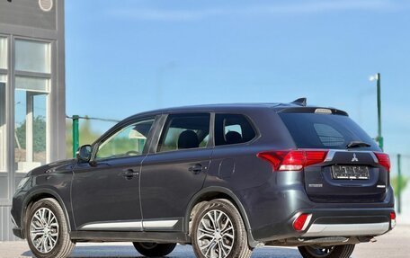 Mitsubishi Outlander III рестайлинг 3, 2018 год, 1 790 000 рублей, 8 фотография