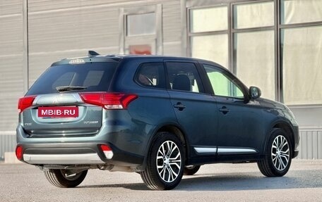 Mitsubishi Outlander III рестайлинг 3, 2018 год, 1 790 000 рублей, 10 фотография