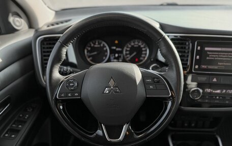 Mitsubishi Outlander III рестайлинг 3, 2018 год, 1 790 000 рублей, 16 фотография