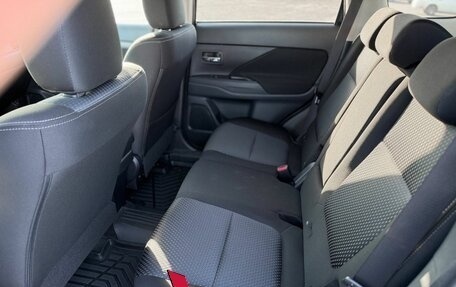 Mitsubishi Outlander III рестайлинг 3, 2018 год, 1 790 000 рублей, 22 фотография
