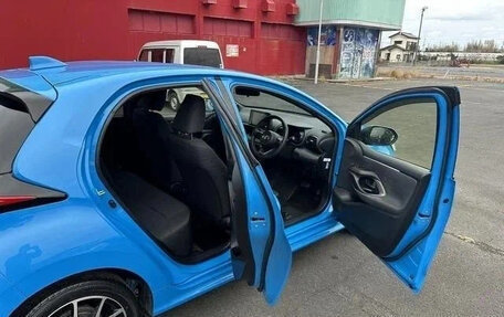 Toyota Yaris, 2023 год, 1 076 018 рублей, 8 фотография