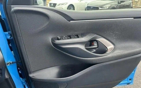 Toyota Yaris, 2023 год, 1 076 018 рублей, 21 фотография
