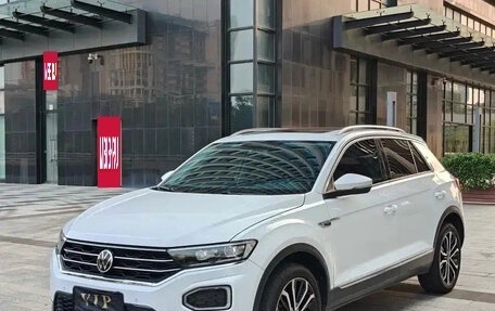 Volkswagen T-Roc I, 2022 год, 1 542 018 рублей, 2 фотография