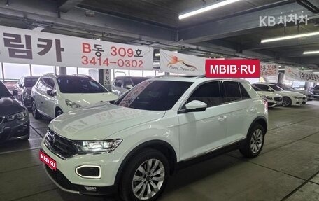Volkswagen T-Roc I, 2021 год, 1 555 000 рублей, 1 фотография