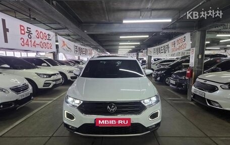 Volkswagen T-Roc I, 2021 год, 1 555 000 рублей, 2 фотография