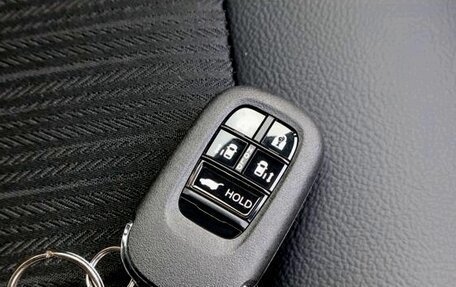 Honda Stepwgn, 2022 год, 2 225 000 рублей, 15 фотография