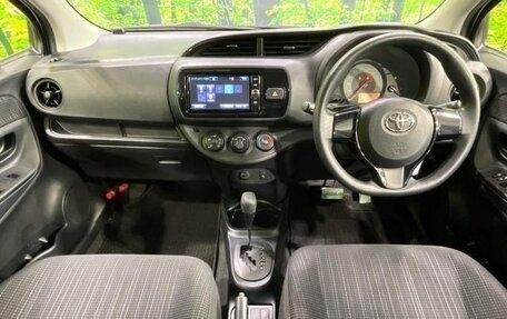 Toyota Vitz, 2017 год, 870 000 рублей, 7 фотография