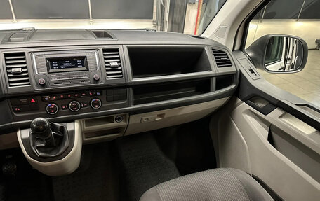 Volkswagen Caravelle T6 рестайлинг, 2019 год, 2 150 000 рублей, 12 фотография
