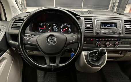 Volkswagen Caravelle T6 рестайлинг, 2019 год, 2 150 000 рублей, 10 фотография