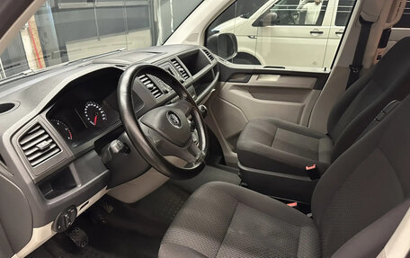 Volkswagen Caravelle T6 рестайлинг, 2019 год, 2 150 000 рублей, 20 фотография