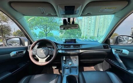 Lexus CT I рестайлинг, 2017 год, 1 900 000 рублей, 8 фотография